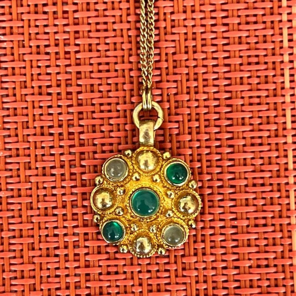 NWOT Women’s Vintage Banana Republic Gold Tone Indian Style Necklace